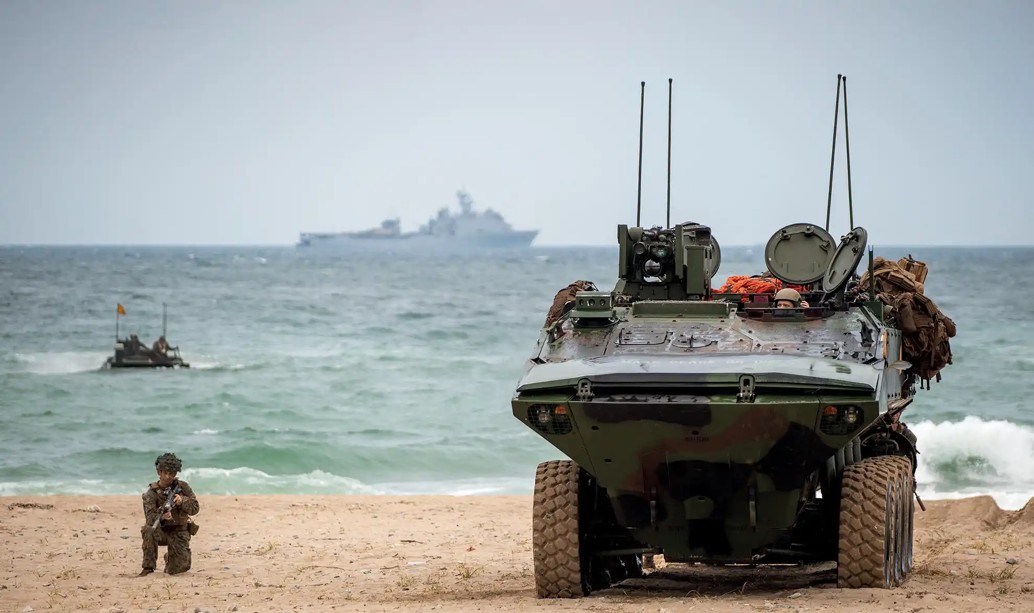 SUPERAV Italian 8x8 Amphibious Armored Personnel Carrier (APC) (C)